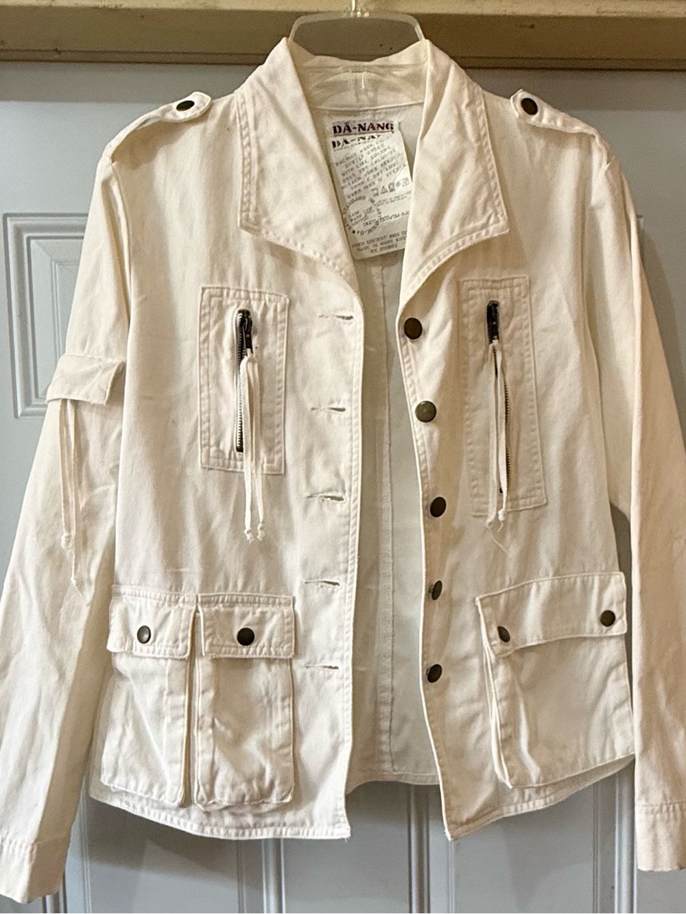 Da-Nang Women's Off-White Utility Jacket with Button & Zip Pockets